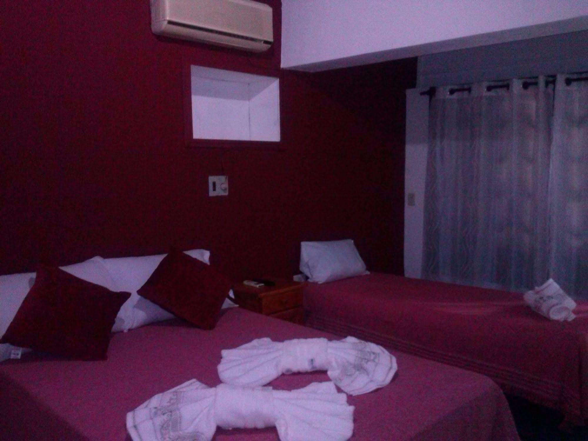 Petit Hotel Caraguata 伊瓜苏港 外观 照片